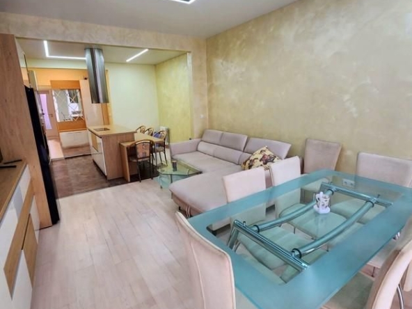 Дава се под наем Тристаен апартамент в София, Център - 90 кв.м за 1575 € - Снимка #1