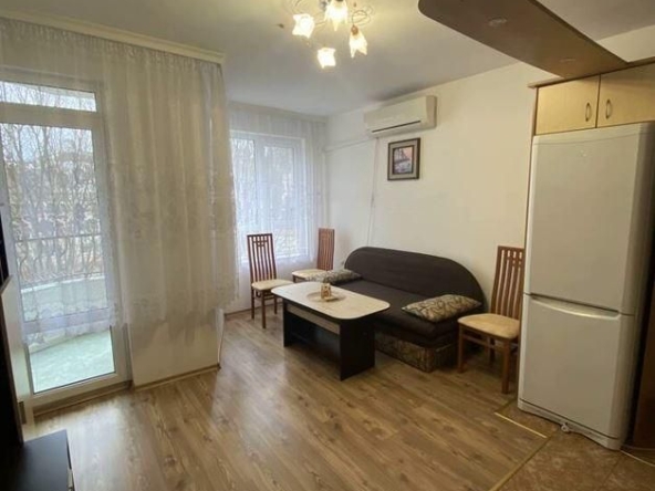 Дава се под наем Двустаен апартамент в Бургас, Лазур - 56 кв.м за 408 € - Снимка #1