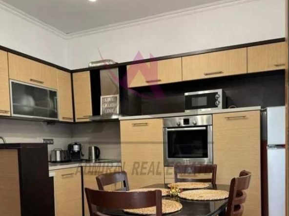Дава се под наем Тристаен апартамент в Варна, Център - 80 кв.м за 648.21 € - Снимка #1
