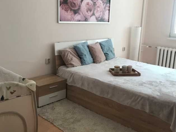 Дава се под наем Тристаен апартамент в София, Гоце Делчев - 90 кв.м за 714 € - Снимка #1