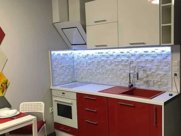 Дава се под наем Двустаен апартамент в Пловдив, Въстанически - 68 кв.м за 300 € - Снимка #1