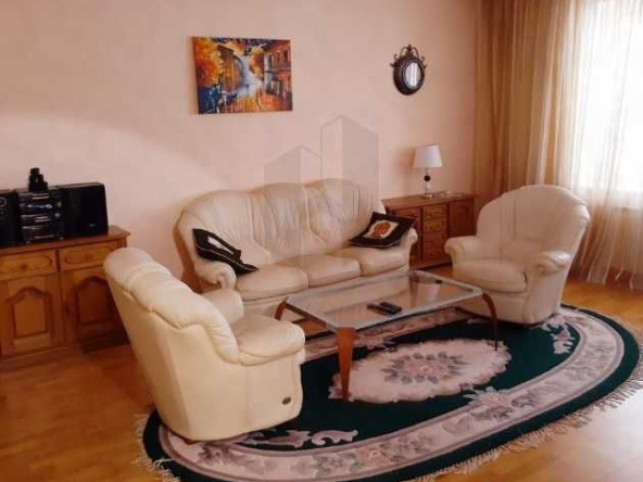 Дава се под наем Тристаен апартамент в Пловдив, Западен - 88 кв.м за 285.6 € - Снимка #1