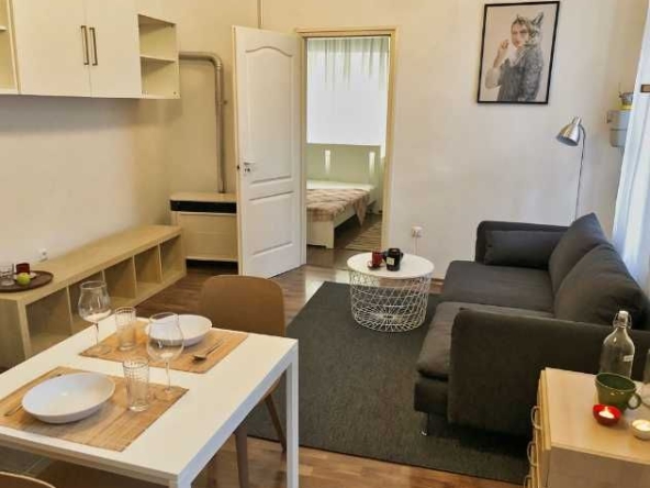 Дава се под наем Тристаен апартамент в Пловдив, Център - 72 кв.м за 219.3 € - Снимка #1