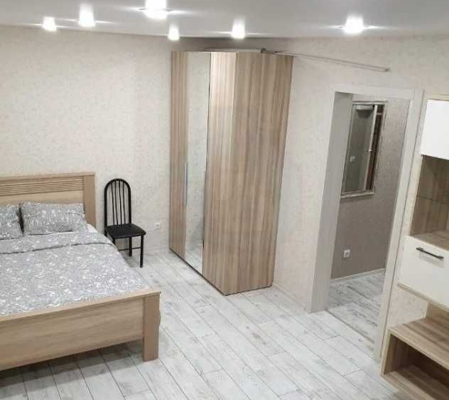 Дава се под наем Едностаен апартамент в Пловдив, Кършияка - 40 кв.м за 204 € - Снимка #1