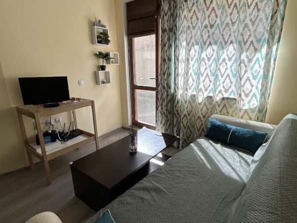 Дава се под наем Двустаен апартамент в Пловдив, Център - 68 кв.м за 408 € - Снимка #1