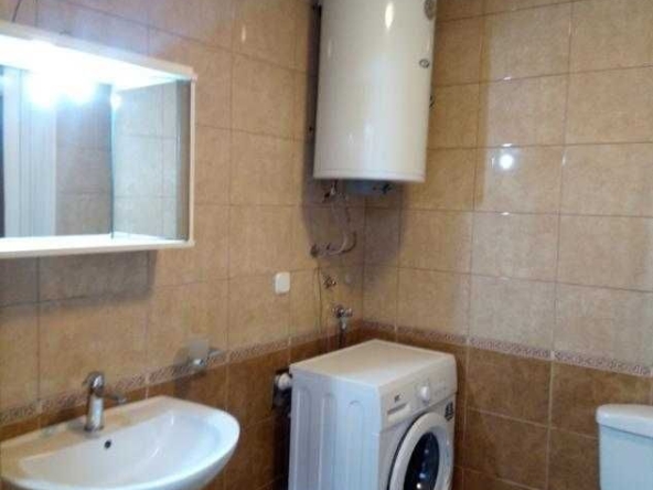 Дава се под наем Двустаен апартамент в Бургас, Център - 46 кв.м за 153 € - Снимка #1