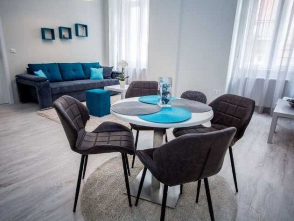 Дава се под наем Тристаен апартамент в Пловдив, Център - 72 кв.м за 224.4 € - Снимка #1