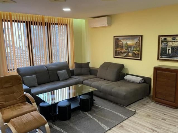 Дава се под наем Тристаен апартамент в Пловдив, Кършияка - 180 кв.м за 918 € - Снимка #1