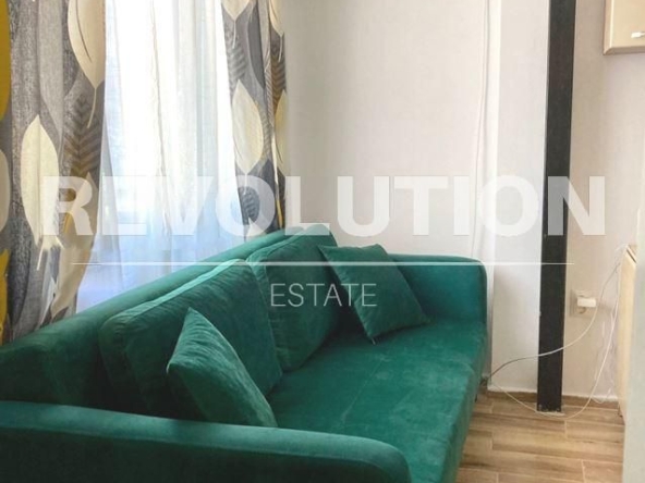 Дава се под наем Едностаен апартамент в Варна, Гръцка махала - 15 кв.м за 275 € - Снимка #1