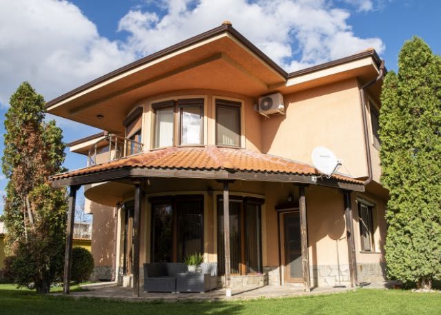 Къща в Пловдив, Остромила - 240 кв.м за 1041 €/кв.м - Снимка #1