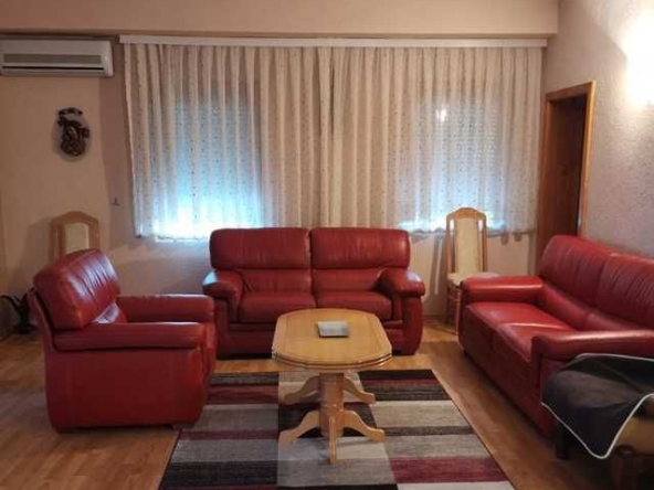 Дава се под наем Тристаен апартамент в Пловдив, Съдийски - 90 кв.м за 351.9 € - Снимка #1