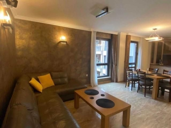 Дава се под наем Тристаен апартамент в Пловдив, Център - 100 кв.м за 700 € - Снимка #1