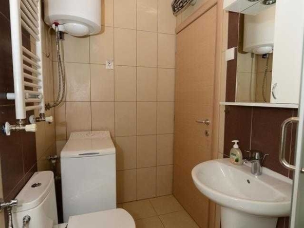 Дава се под наем Двустаен апартамент в Бургас, Славейков - 60 кв.м за 219.3 € - Снимка #1