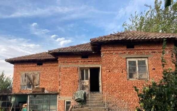 Къща в с. Звънарци, Област Разград - 80 кв.м за 88 €/кв.м - Снимка #1