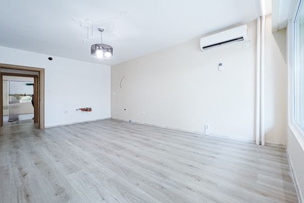 Тристаен апартамент в Варна, Цветен квартал - 75 кв.м за 1587 €/кв.м - Снимка #1