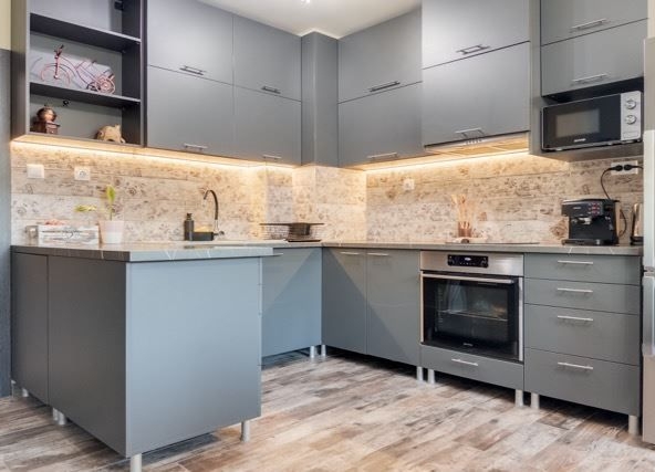 Тристаен апартамент в Варна, м-т Пчелина - 74 кв.м за 2179 €/кв.м - Снимка #1