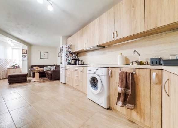 Тристаен апартамент в Варна, Погреби - 80 кв.м за 1750 €/кв.м - Снимка #1