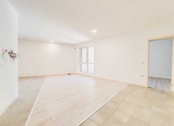 Двустаен апартамент в Варна, Гръцка махала - 82 кв.м за 2196 €/кв.м - Снимка #1