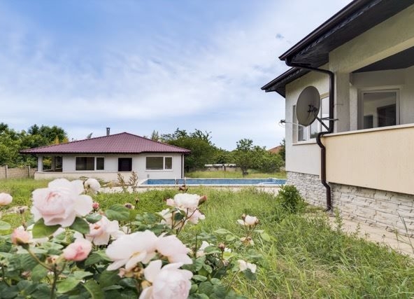 Къща в с. Рудник, Област Варна - 290 кв.м за 794 €/кв.м - Снимка #1