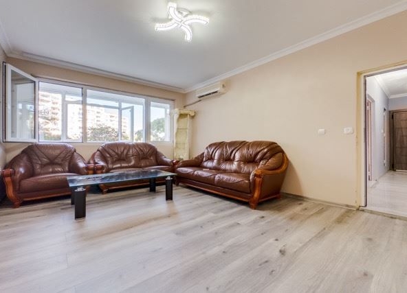 Тристаен апартамент в Варна, Владислав Варненчик - 71 кв.м за 1817 €/кв.м - Снимка #1