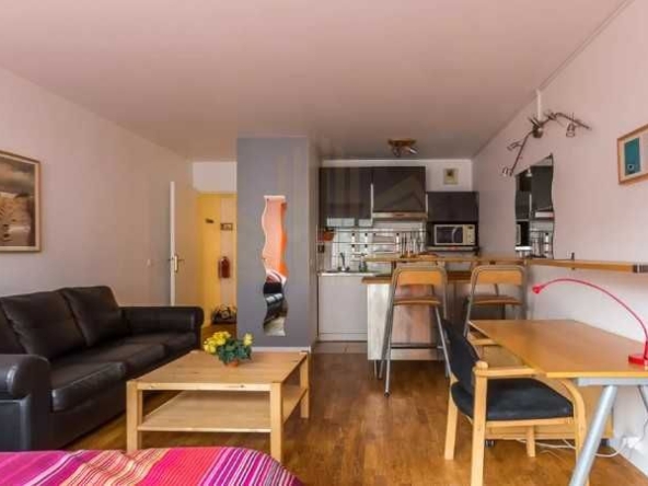 Дава се под наем Едностаен апартамент в Пловдив, Център - 24 кв.м за 117.3 € - Снимка #1