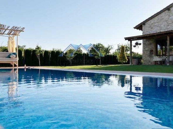 Къща в с. Приселци, Област Варна - 330 кв.м за 1334 €/кв.м - Снимка #1