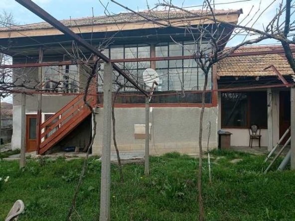 Къща в с. Васил Левски, Област Търговище - 150 кв.м за 357 €/кв.м - Снимка #1