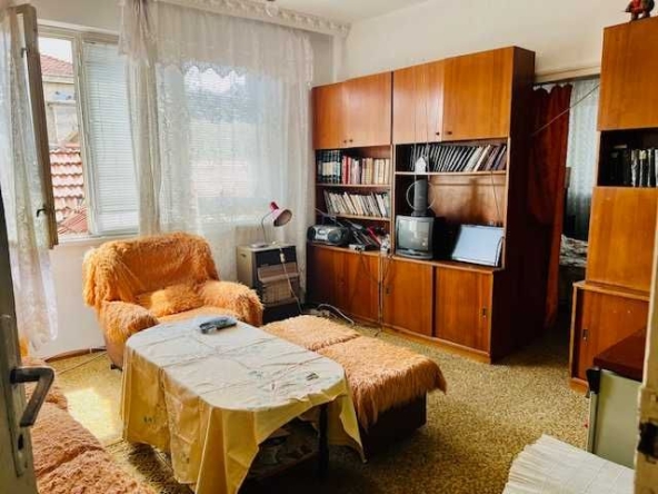 Двустаен апартамент в Разград, Център - 63 кв.м за 1368 €/кв.м - Снимка #1