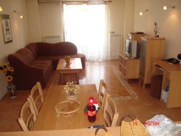 Дава се под наем Тристаен апартамент в Бургас, Изгрев - 80 кв.м за 255 € - Снимка #1