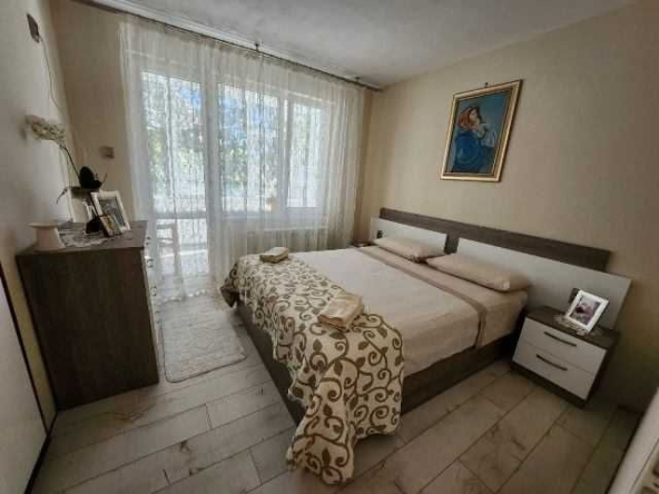 Дава се под наем Четиристаен апартамент в Търговище, Център - 108 кв.м за 484.5 € - Снимка #1