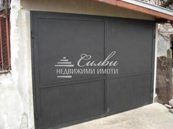 Гараж / Паркомясто в Шумен, Пазара - 18 кв.м за 978 €/кв.м - Снимка #1