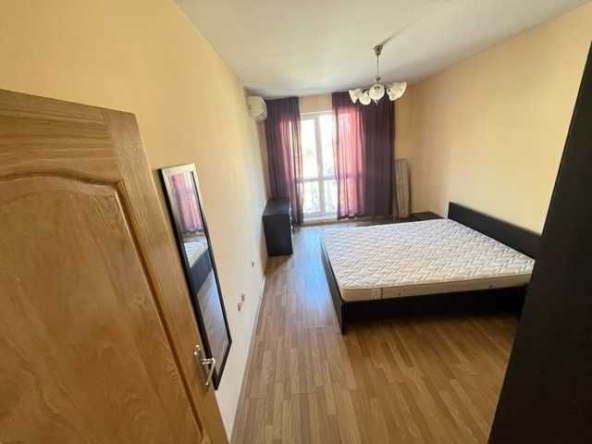 Дава се под наем Тристаен апартамент в Бургас, Център - 75 кв.м за 408 € - Снимка #1