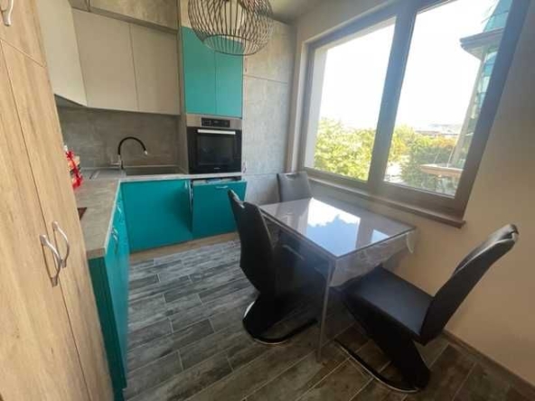Дава се под наем Тристаен апартамент в Варна, Общината - 70 кв.м за 850 € - Снимка #1