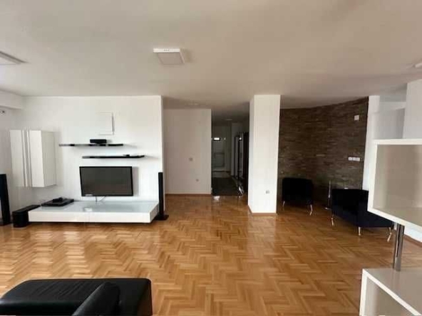 Дава се под наем Двустаен апартамент в София, Изток - 66 кв.м за 459 € - Снимка #1