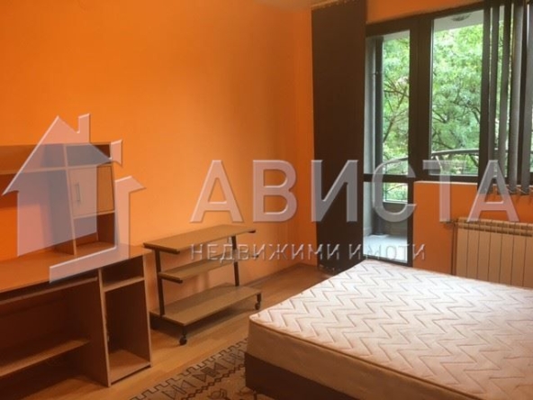 Дава се под наем Тристаен апартамент в София, Стрелбище - 120 кв.м за 765 € - Снимка #1