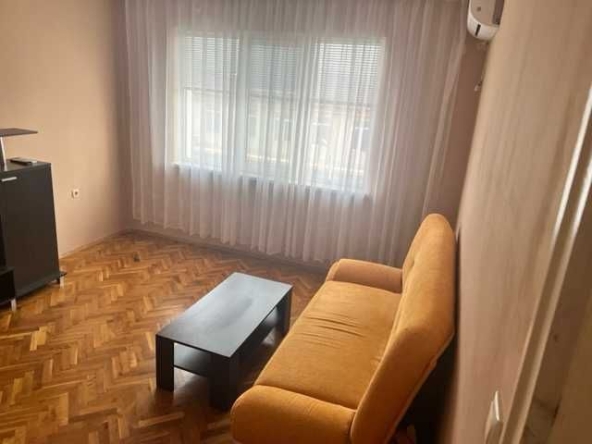 Дава се под наем Двустаен апартамент в Бургас, Център - 70 кв.м за 127.5 € - Снимка #1