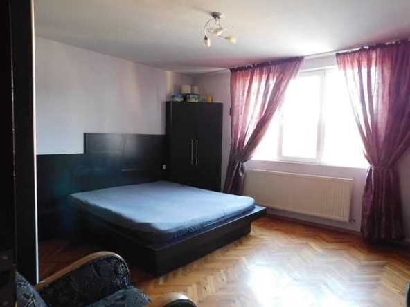 Дава се под наем Четиристаен апартамент в Търговище, Център - 115 кв.м за 459 € - Снимка #1