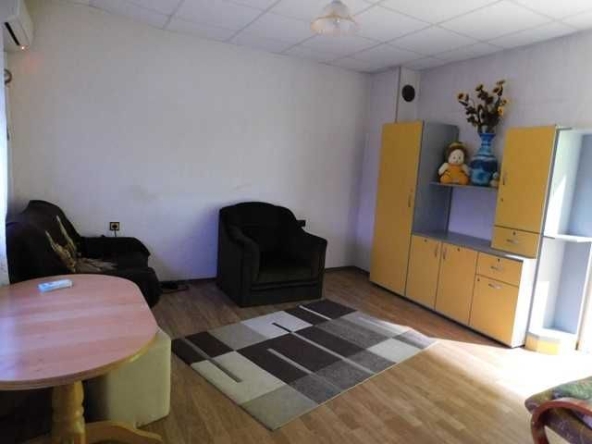 Дава се под наем Двустаен апартамент в Търговище, Център - 60 кв.м за 178.5 € - Снимка #1