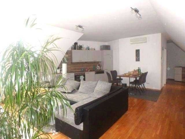 Дава се под наем Тристаен апартамент в София, Зона Б-5 - 90 кв.м за 663 € - Снимка #1