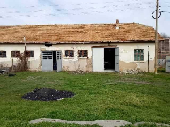 Дава се под наем Промишлена сграда в Търговище, Център - 233 кв.м за 81345 € - Снимка #1