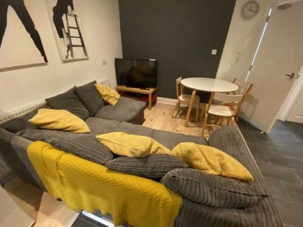 Дава се под наем Двустаен апартамент в София, Център - 64 кв.м за 408 € - Снимка #1