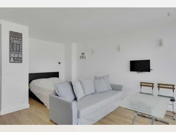 Дава се под наем Едностаен апартамент в София, Център - 45 кв.м за 331.5 € - Снимка #1