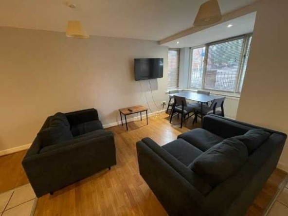 Дава се под наем Двустаен апартамент в София, Център - 65 кв.м за 408 € - Снимка #1