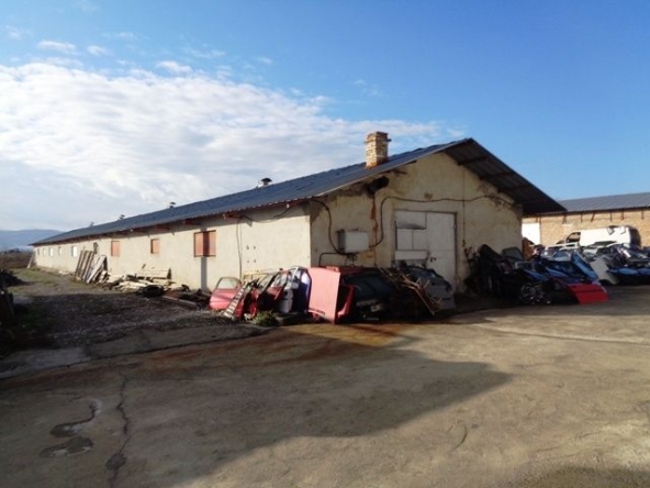 Промишлена сграда в Търговище, Промишлена зона - 11700 кв.м за 66 €/кв.м - Снимка #1