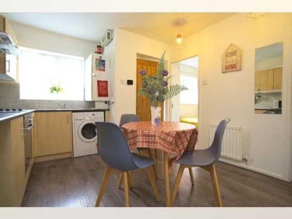 Дава се под наем Тристаен апартамент в София, Център - 90 кв.м за 612 € - Снимка #1