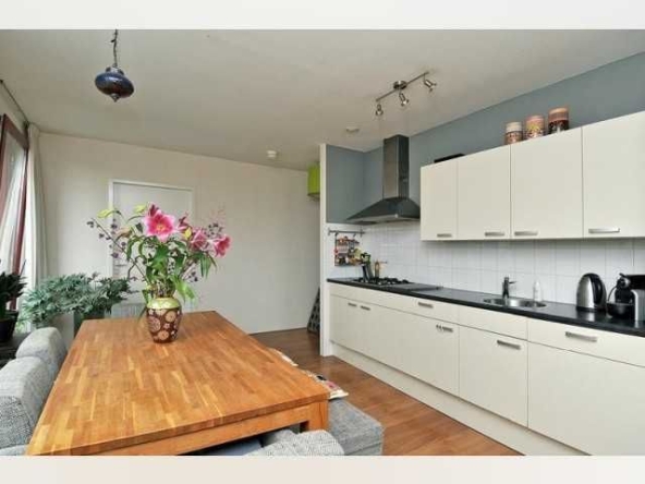 Дава се под наем Двустаен апартамент в София, Център - 65 кв.м за 408 € - Снимка #1