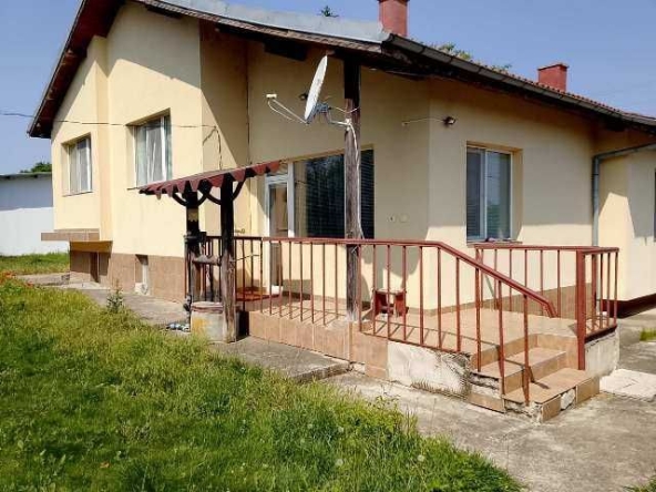 Къща в Търговище, Център - 344 кв.м за 567 €/кв.м - Снимка #1