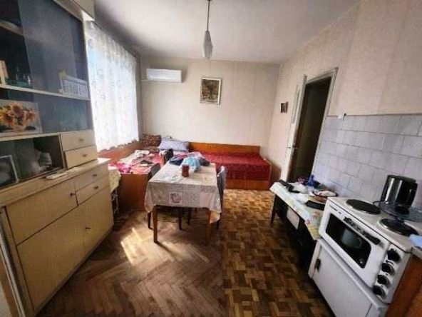Тристаен апартамент в Търговище, Център - 78 кв.м за 1047 €/кв.м - Снимка #1