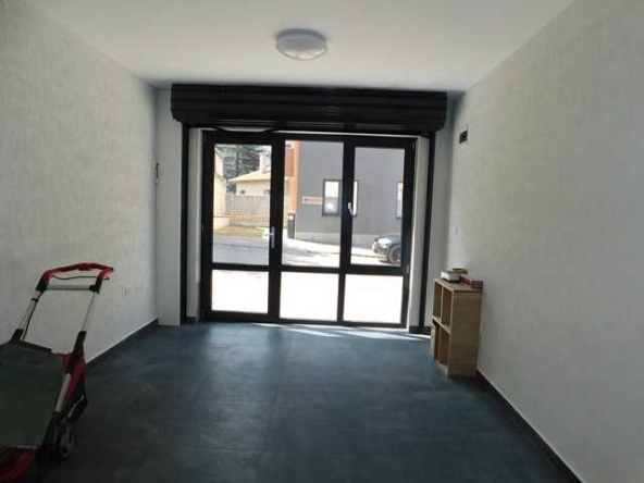 Дава се под наем Офис в Търговище, Център - 24 кв.м за 178.5 € - Снимка #1