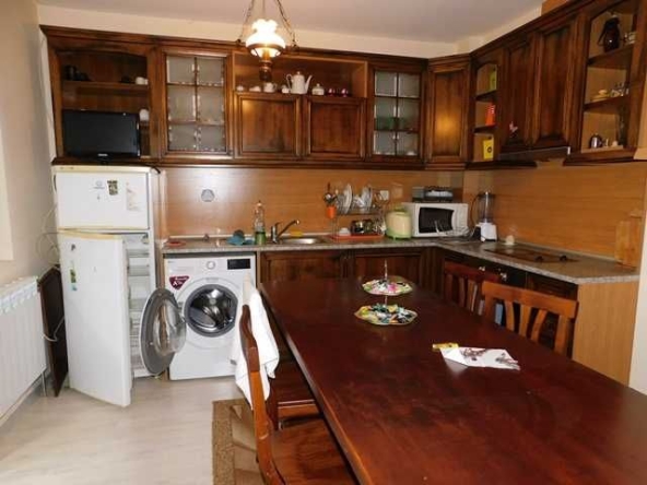 Дава се под наем Двустаен апартамент в Търговище, Център - 55 кв.м за 204 € - Снимка #1